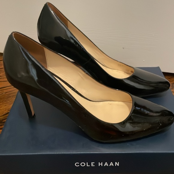 Black patent heels. Cole Haan - Picture 4 of 7